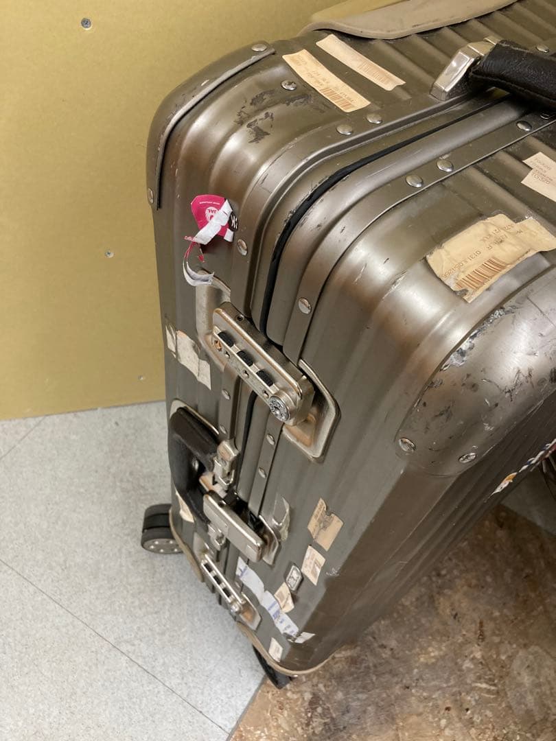 zuka3 RIMOWA リモワ　シルバー アルミニウム キャリーケース⭐︎