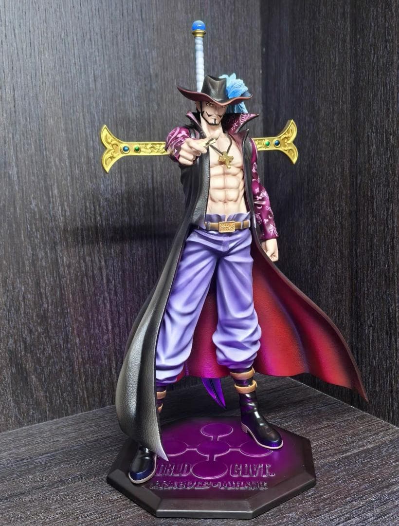 ワンピース 王下七武海 鹰目 ジュラキュール·ミホーク 彫刻フィギュアC