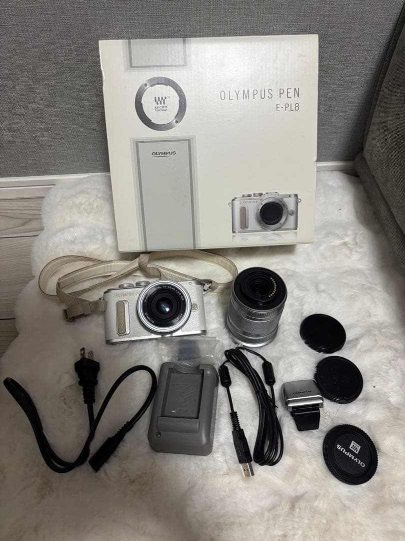 OLYMPUS PEN E-PL8 ホワイト レンズ2本付き