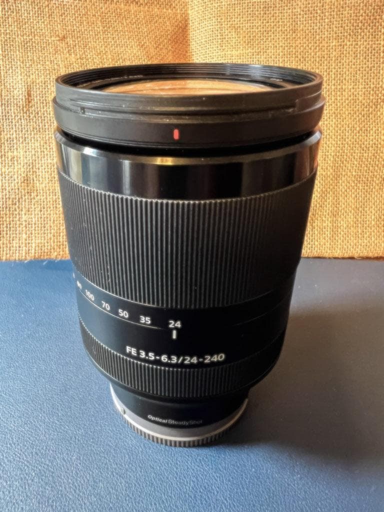 SONY FE 24-240mm F3.5-6.3 OSS ズームレンズ