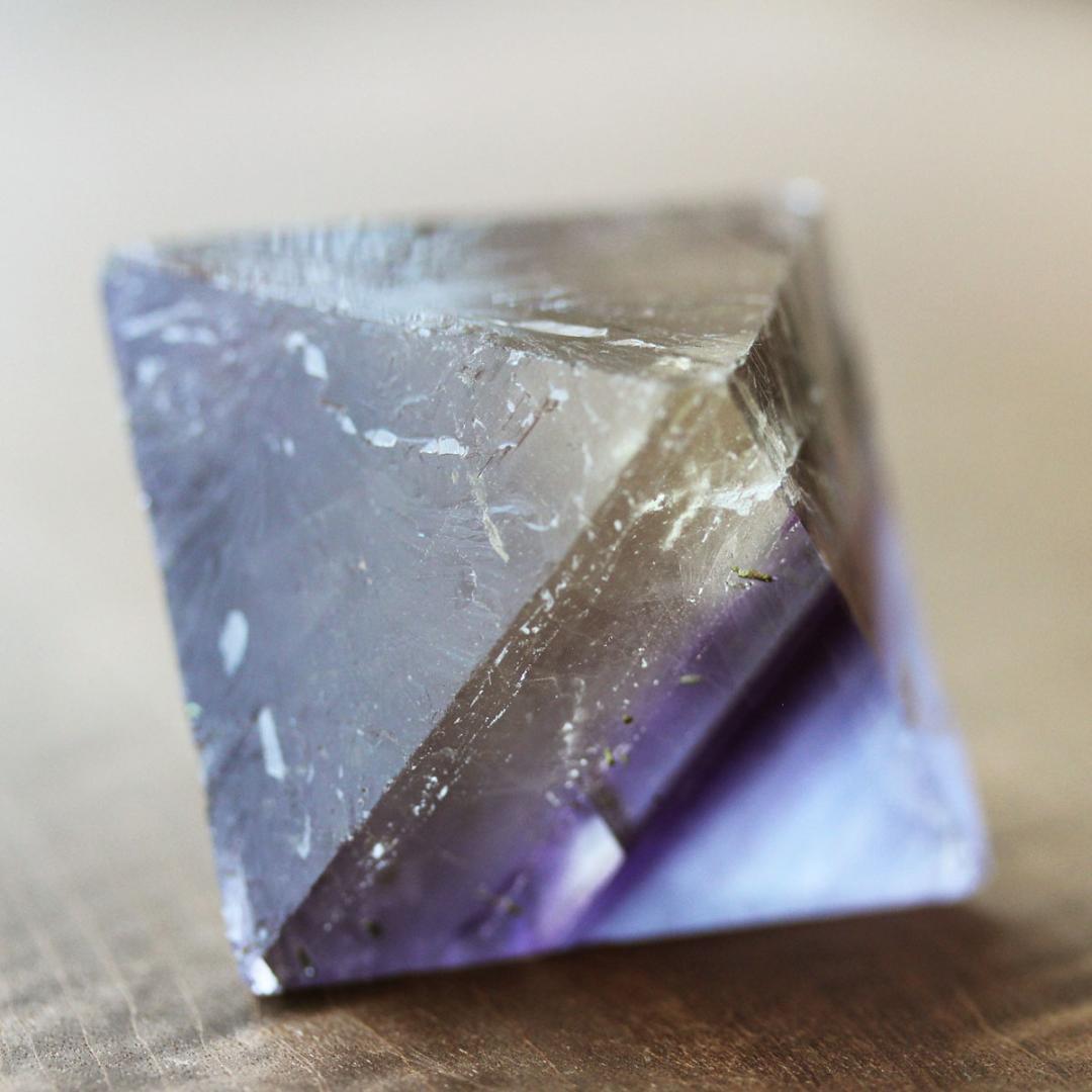 超特大108 g イリノイ産 バイカラーフローライト 蛍石 八面体 原石 鉱物