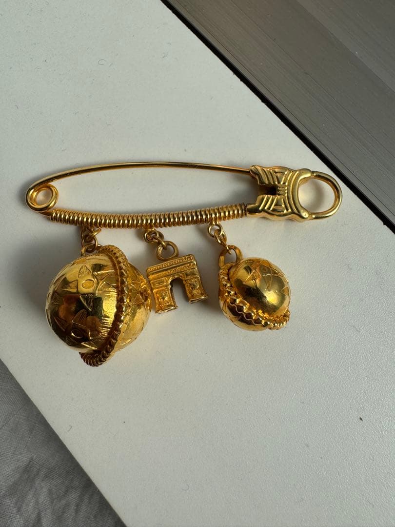 美品　セリーヌ 凱旋門 スターボール ヴィンテージ　ブローチ