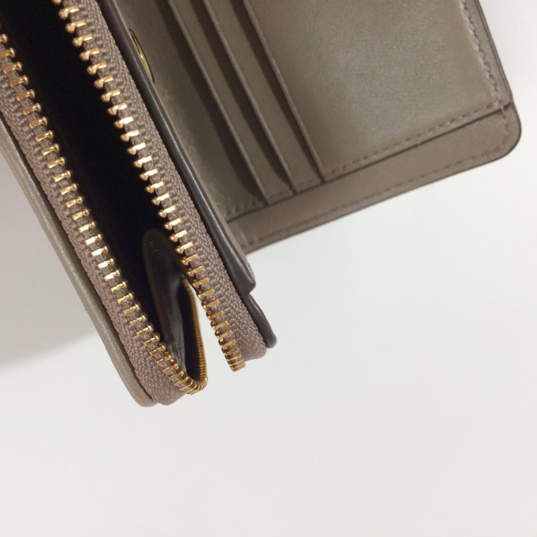 トリーバーチ キルティング 二つ折り財布 グレージュ TORYBURCH