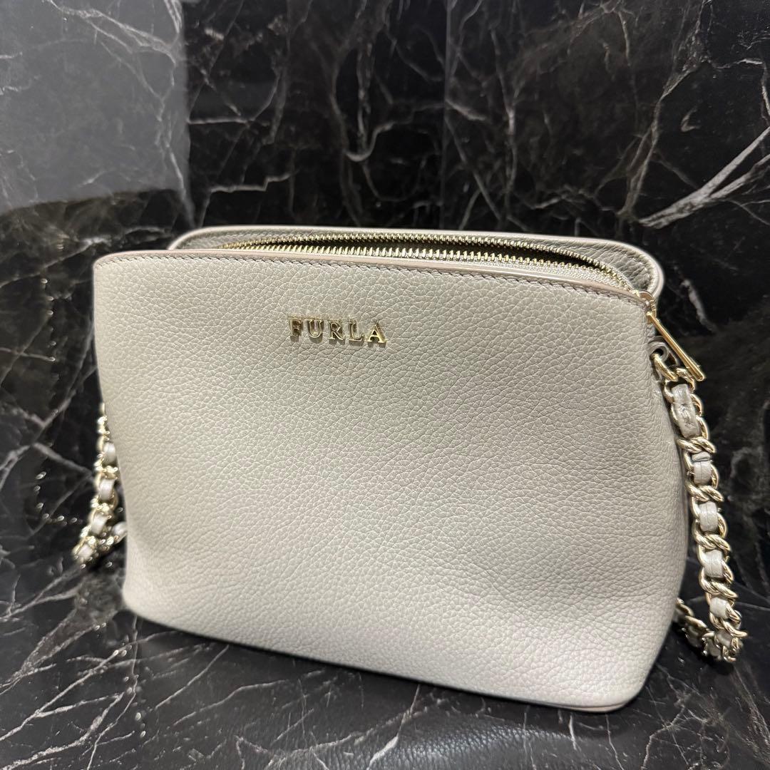 美品　FURLAフルラ レザー チェーンショルダーバッグ グレー シルバー金具