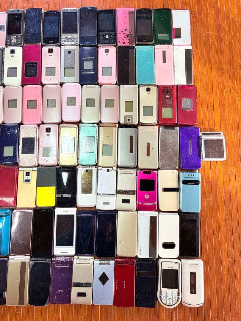 ガラケー動作未確認 キャリア 機種 色々 ジャンク 100台