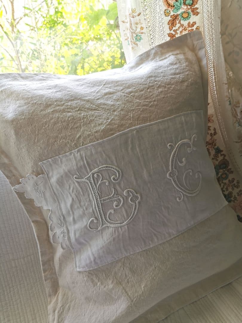 アンティークフランス 花文字モノグラムＥＣ手刺繍 リネンラージクッションカバー