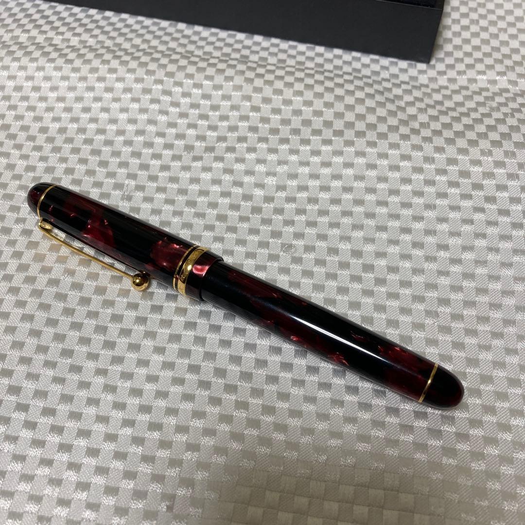 PILOT 万年筆 黒と赤のマーブル