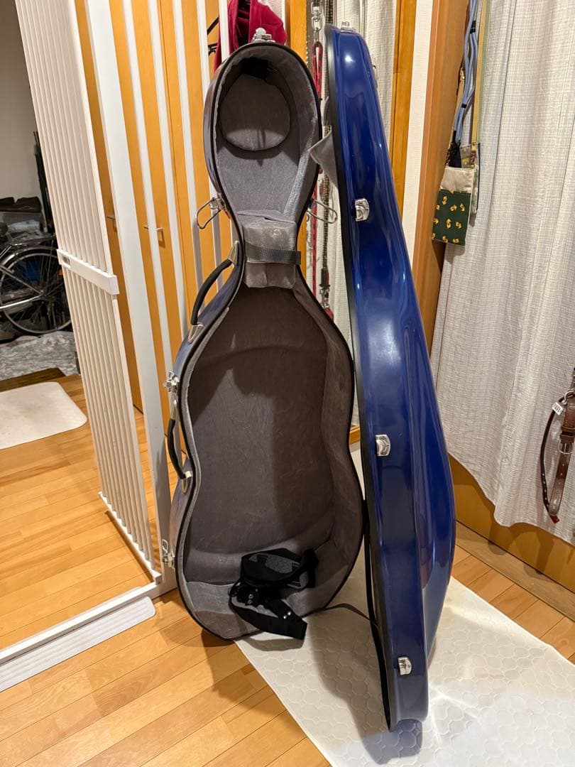 チェロハードケース　キャスター付き