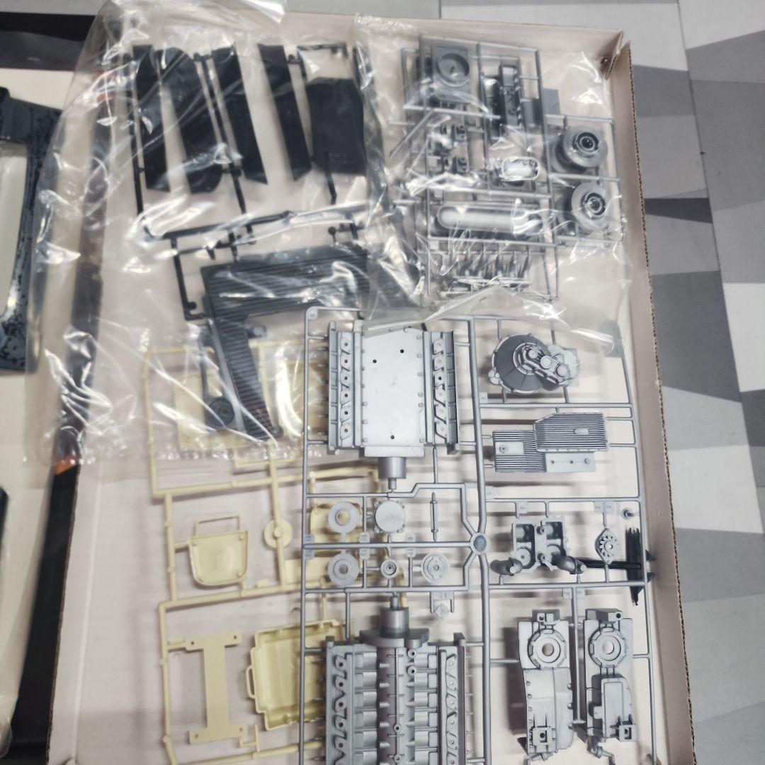 Ferrari Testarossa 1/8スケール 未組み立てキット