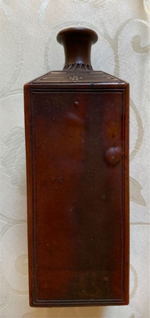 ①名工　田中金蔵友石　作　備前系保命酒　角徳利／②備前南燦窯　森本英助作　ぐい呑