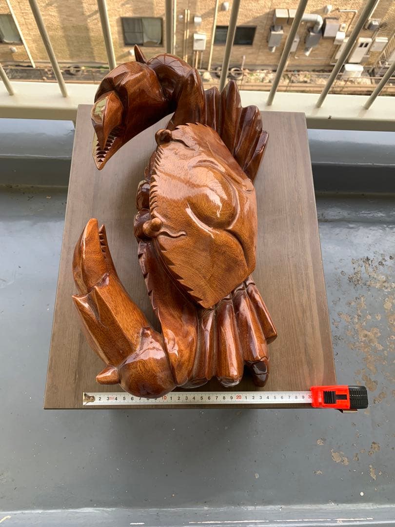 手彫りカニの木彫りオブジェ