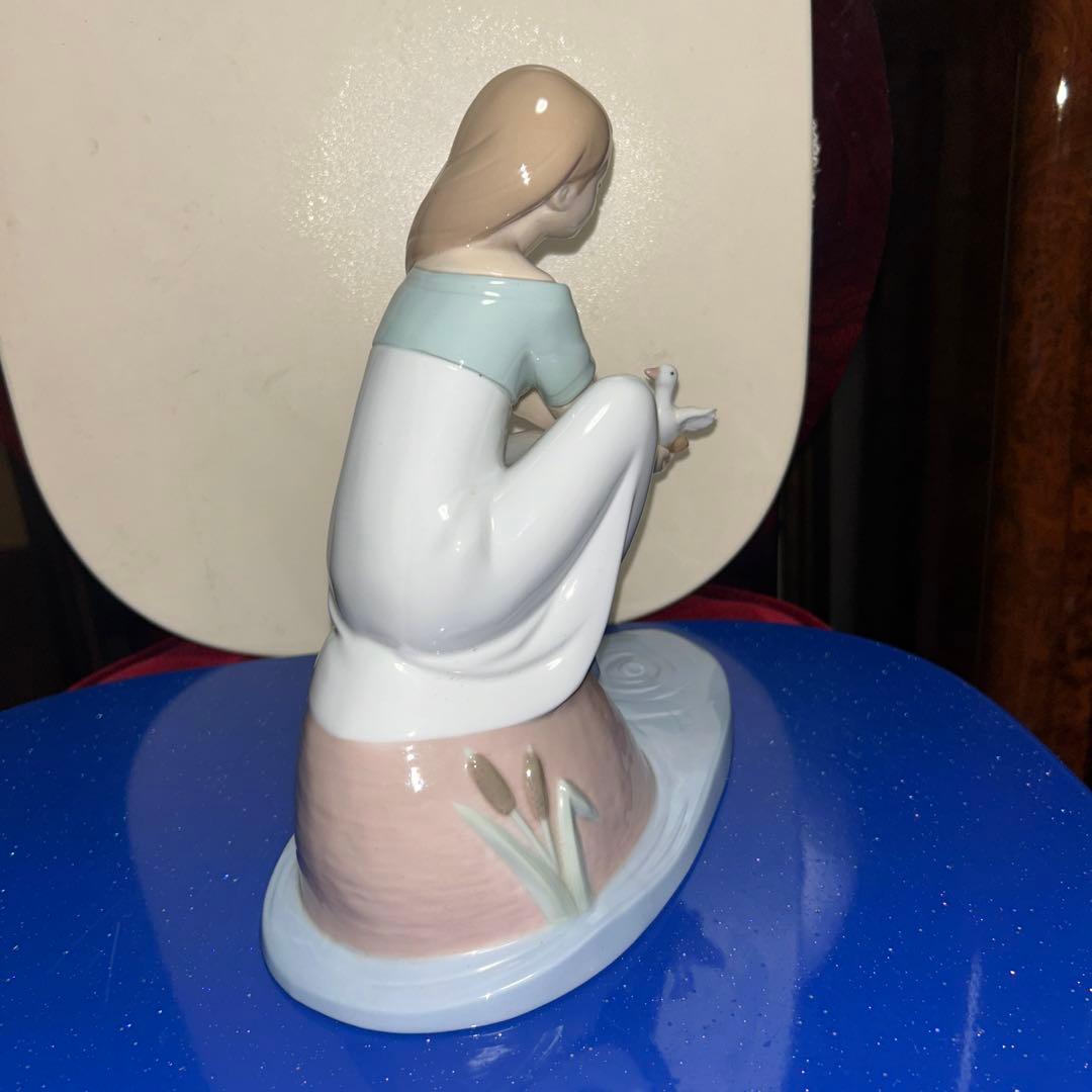 NAO 高さ21cm 少女と白い鳥の陶器置物