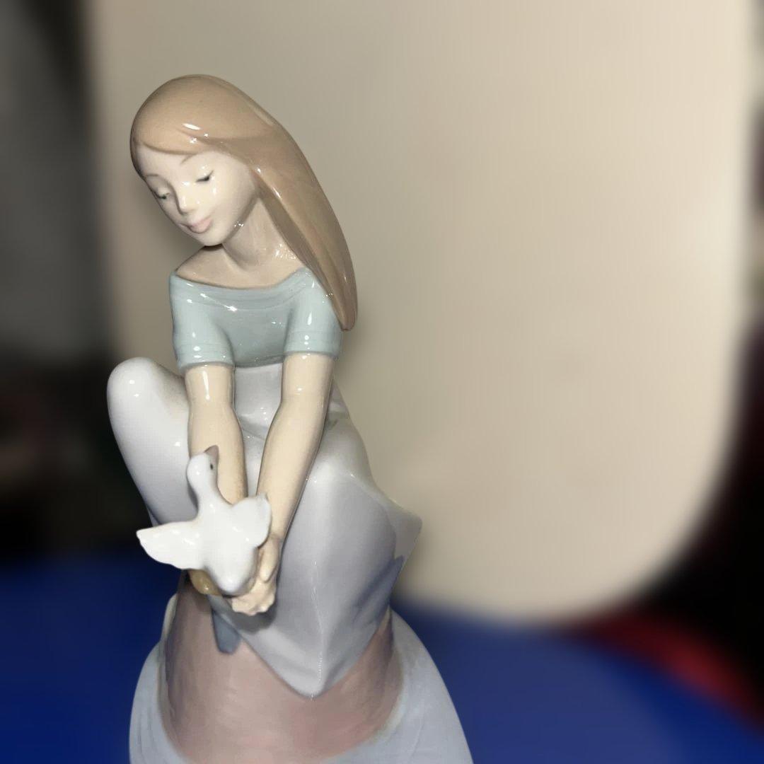 NAO 高さ21cm 少女と白い鳥の陶器置物