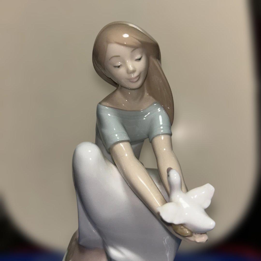 NAO 高さ21cm 少女と白い鳥の陶器置物