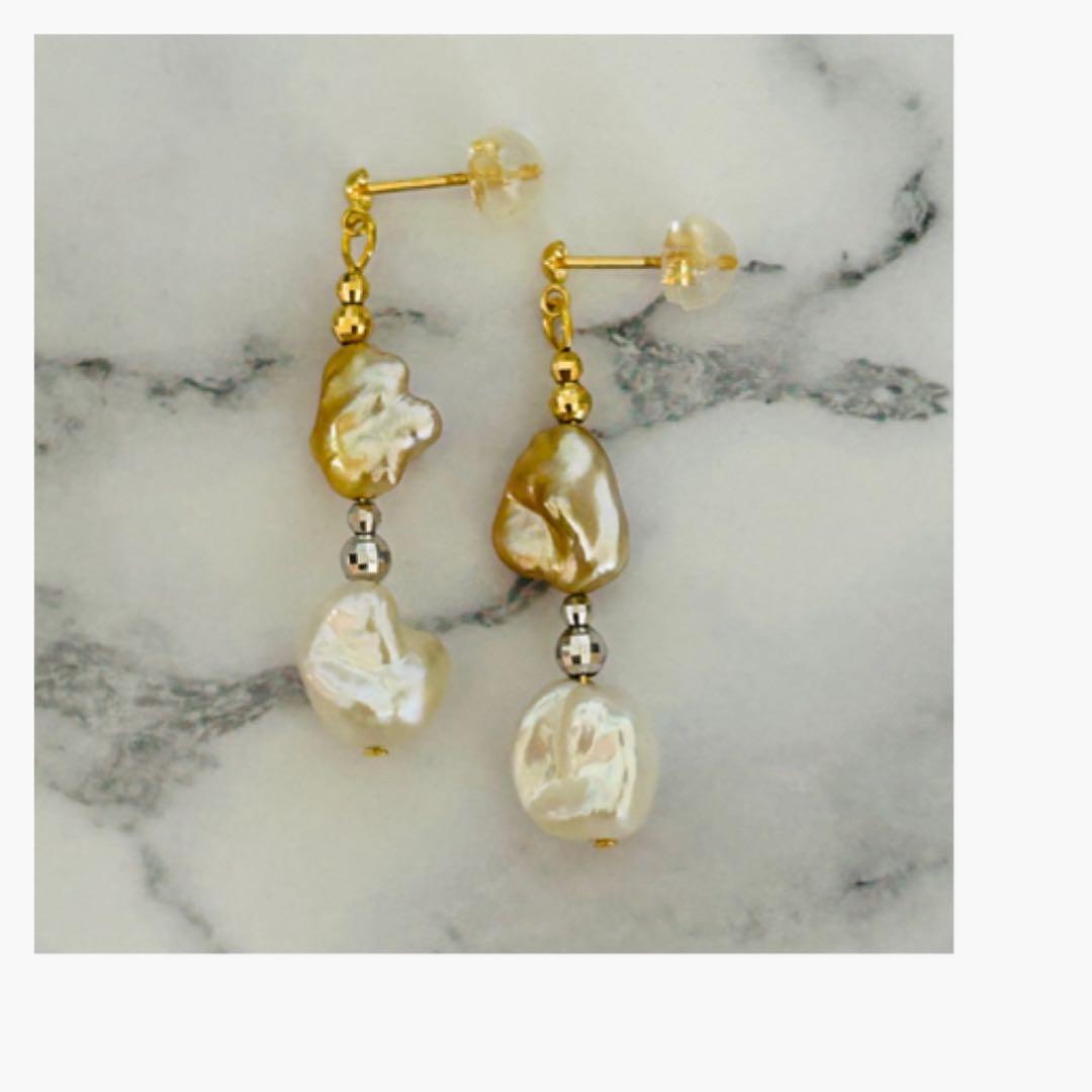 (M0123-1)K18南洋白蝶、南洋ゴールデンケシパールぶら下がりピアス