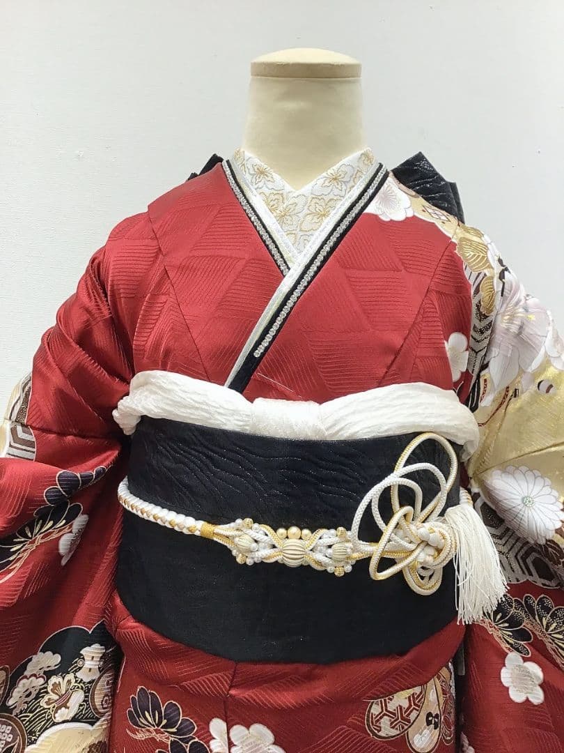 人気のエンジ　振袖と長襦袢と帯締めのみ