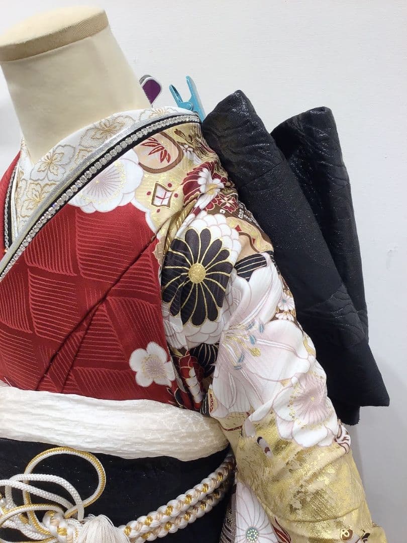 人気のエンジ　振袖と長襦袢と帯締めのみ