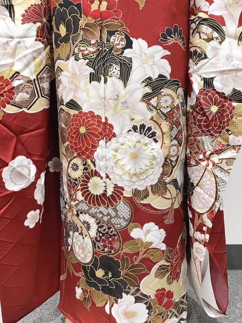 人気のエンジ　振袖と長襦袢と帯締めのみ