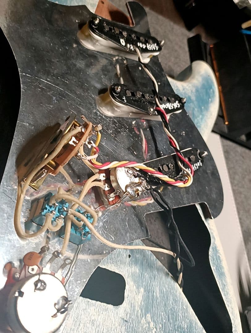 自作 ストラトキャスター Dust Blue コンポーネント 木製PG レリック