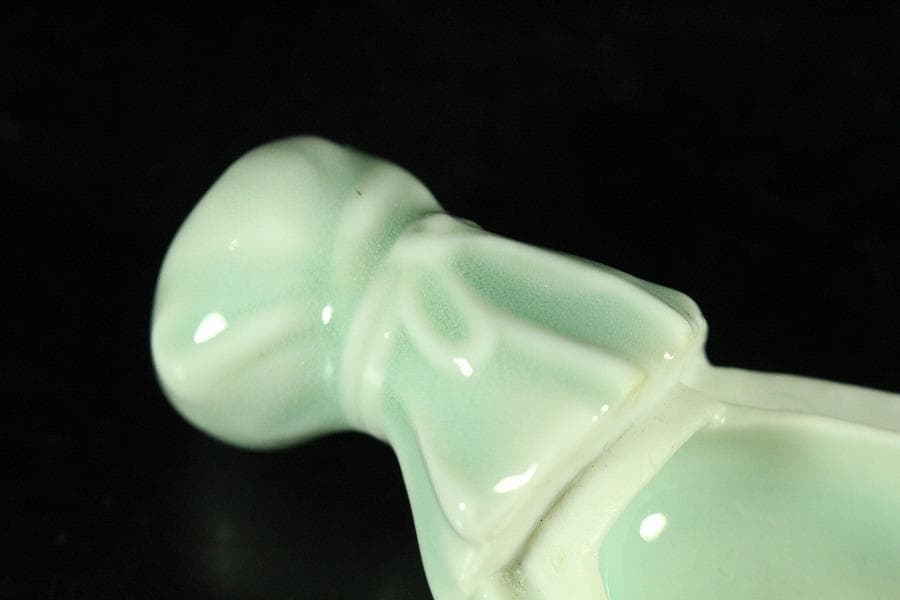 諏訪蘇山作 青磁 砂金袋 香合 共箱(K-BB522)