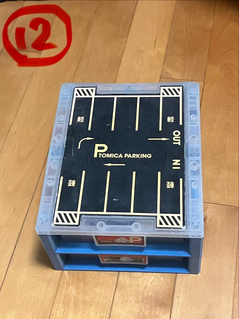 TAKARA TOMYトミカ＆ミニカーの多様な車両（100台以上）とパーキング付