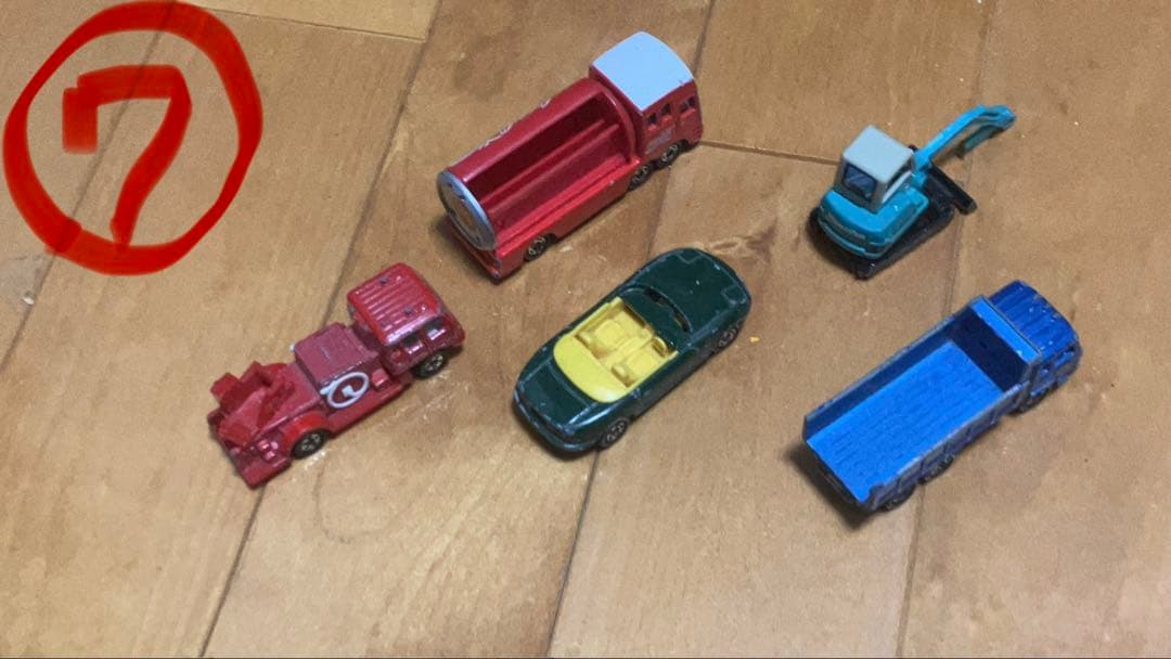 TAKARA TOMYトミカ＆ミニカーの多様な車両（100台以上）とパーキング付