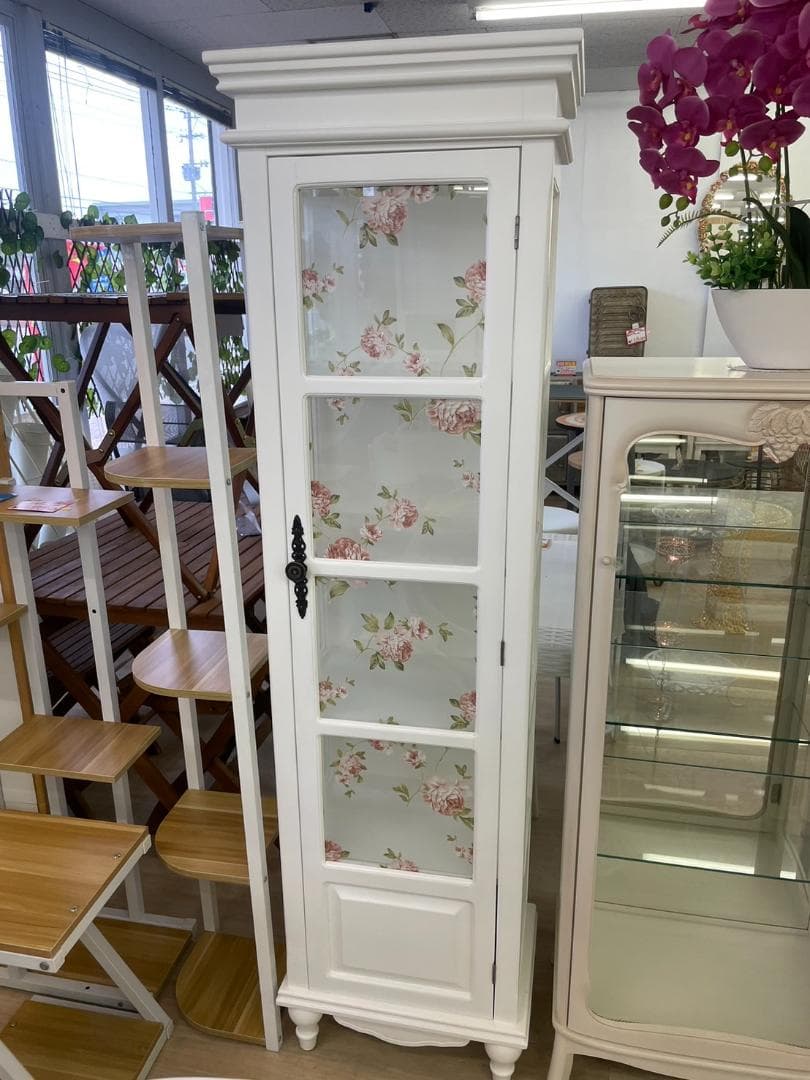 アンティーク風　ホワイト　ローズ　ガラスキャビネット 本棚　シェルフ　収納