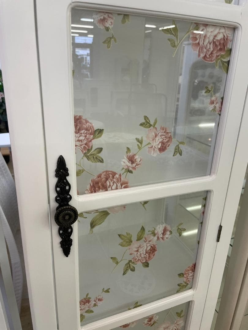 アンティーク風　ホワイト　ローズ　ガラスキャビネット 本棚　シェルフ　収納