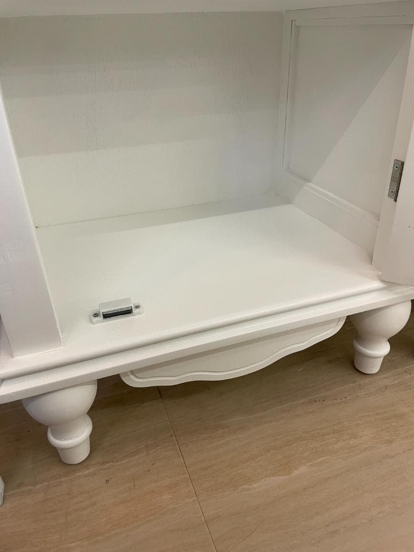 アンティーク風　ホワイト　ローズ　ガラスキャビネット 本棚　シェルフ　収納