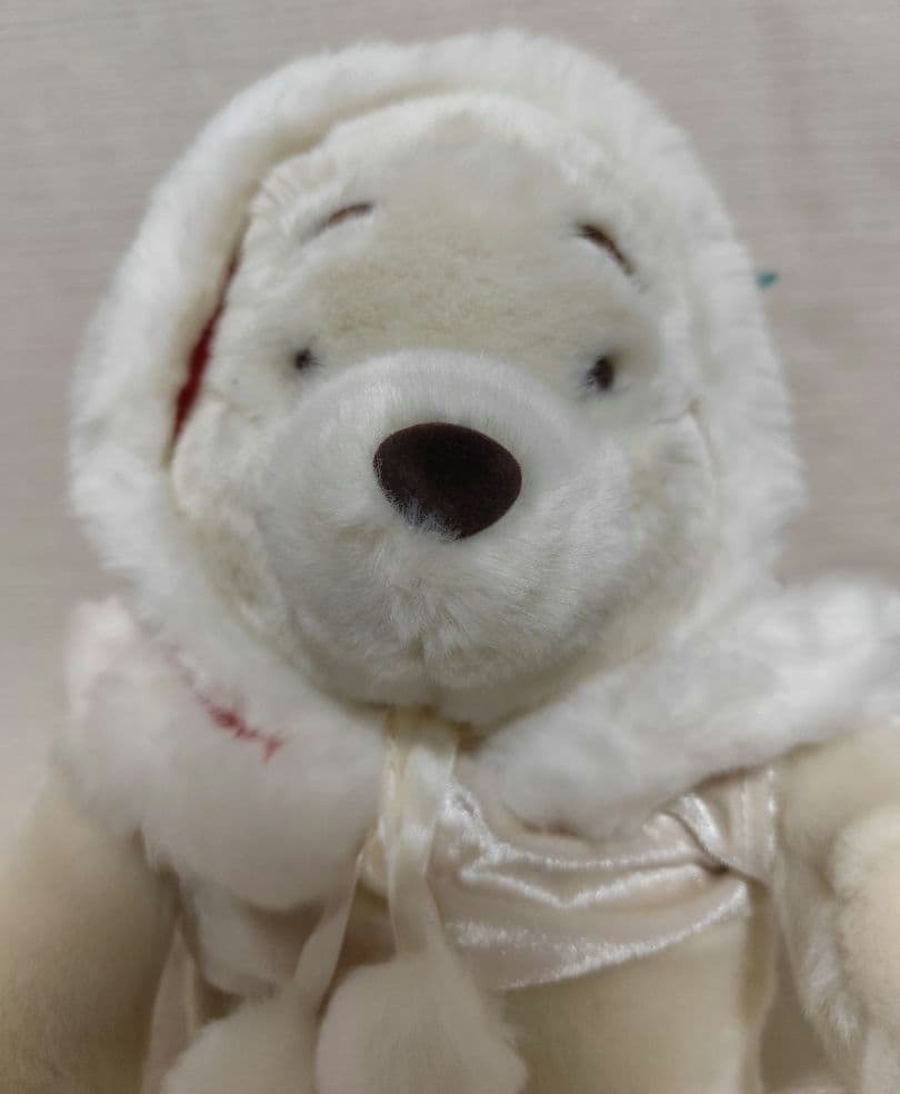 Disney Store くまのプーさん　サンタクロース　クリスマス　ぬいぐるみ