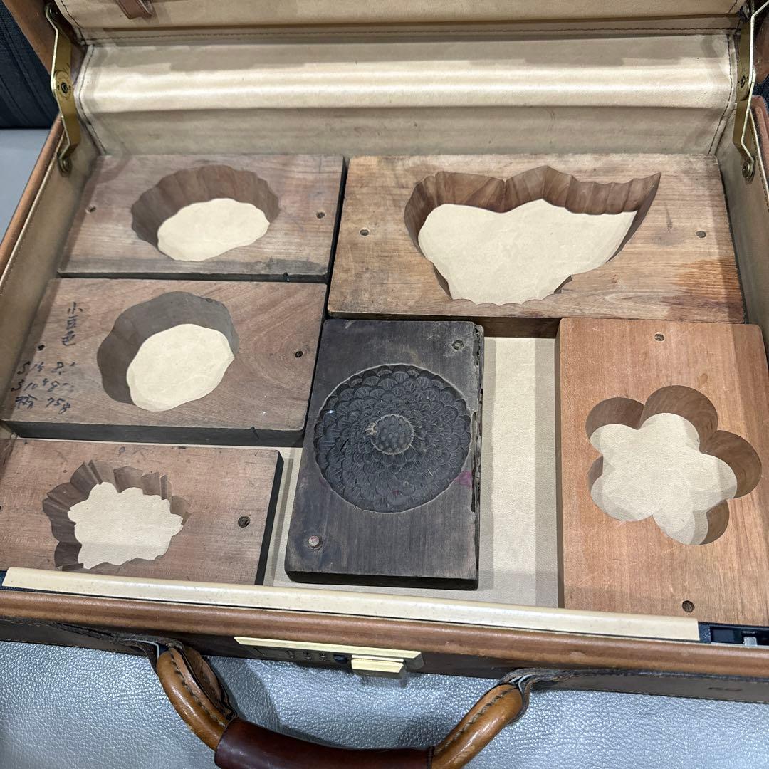 菓子木型　和菓子　インテリア/古道具　レトロ/本革のカバンが付き　9個まとめ売り