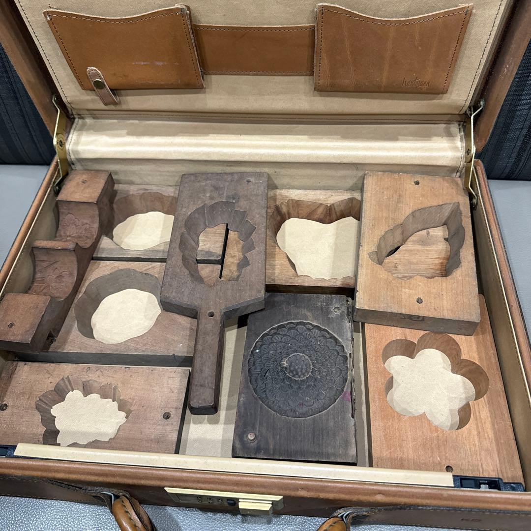 菓子木型　和菓子　インテリア/古道具　レトロ/本革のカバンが付き　9個まとめ売り