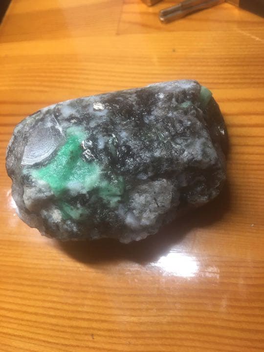 含浸無非加熱 母岩削出 コロンビア産エメラルド原石 計3.24カラット緑柱石鉱物
