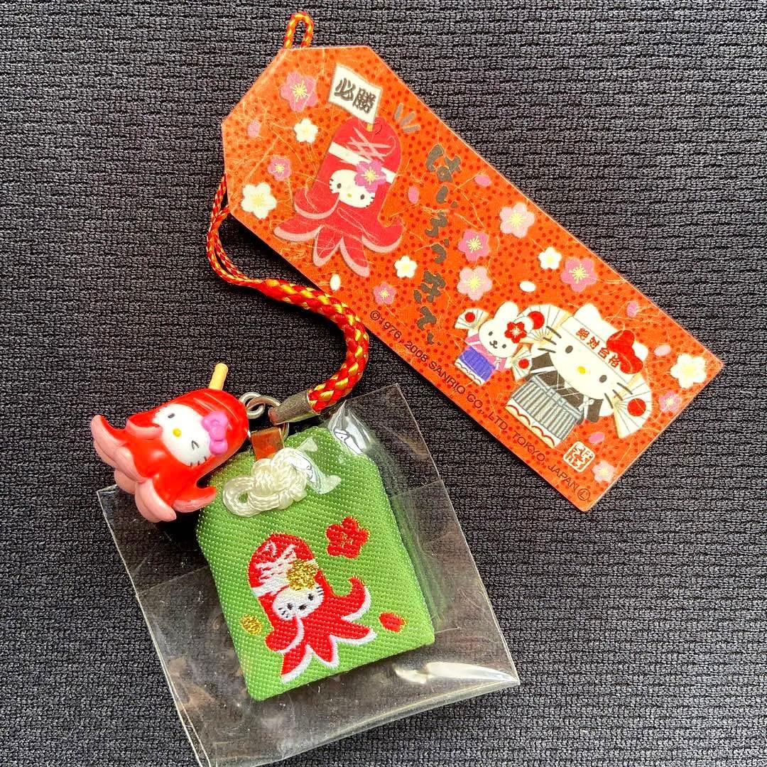 激レアご当地キティお守り根付けウインナーストラップ絶対合格必勝winnerレトロ