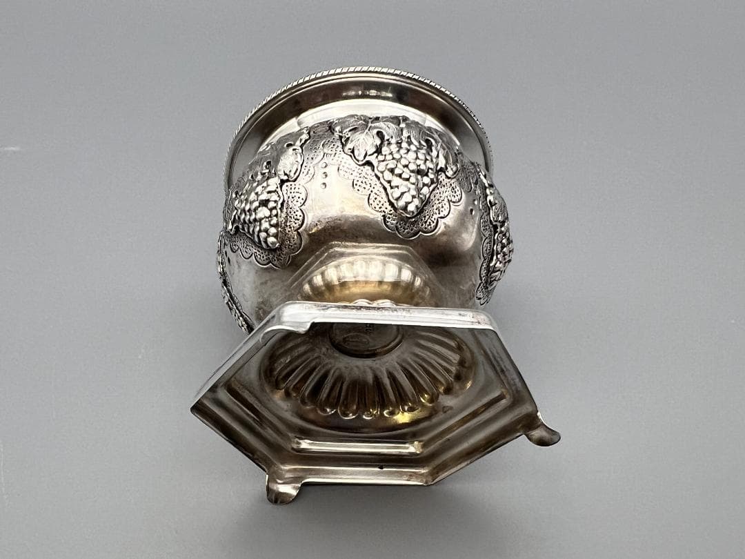 925刻印　銀製品　蒲萄文　調味料入れ？　重量約57g