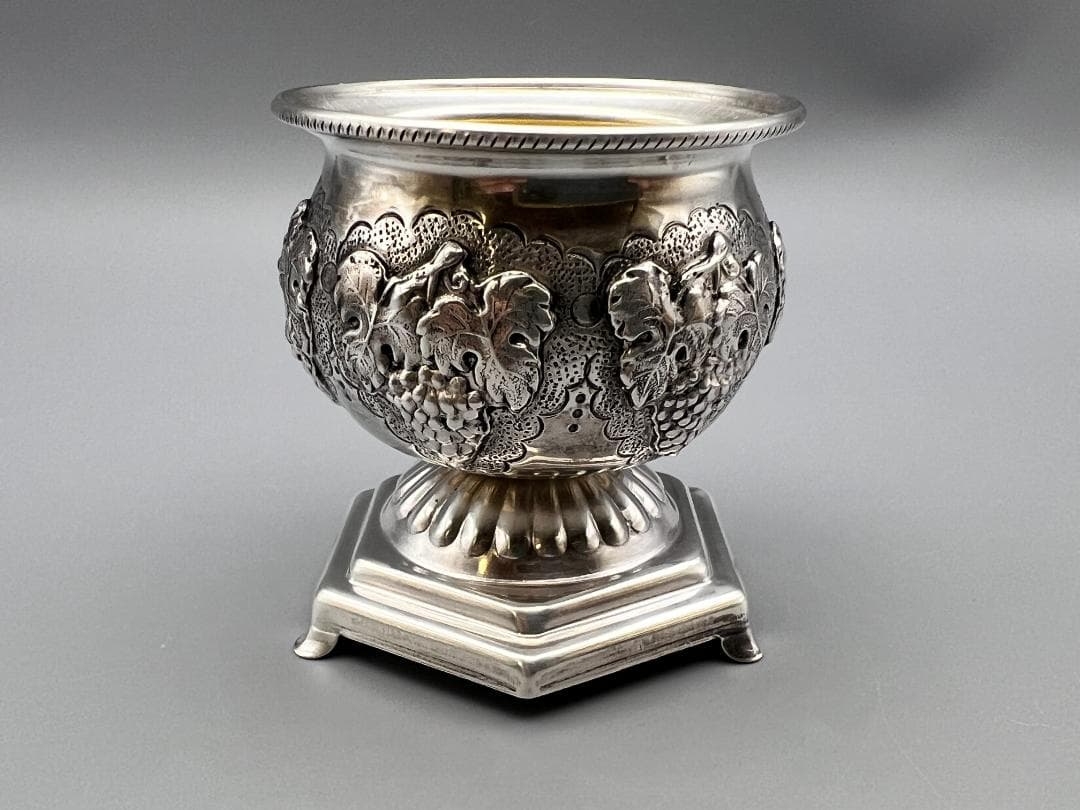 925刻印　銀製品　蒲萄文　調味料入れ？　重量約57g