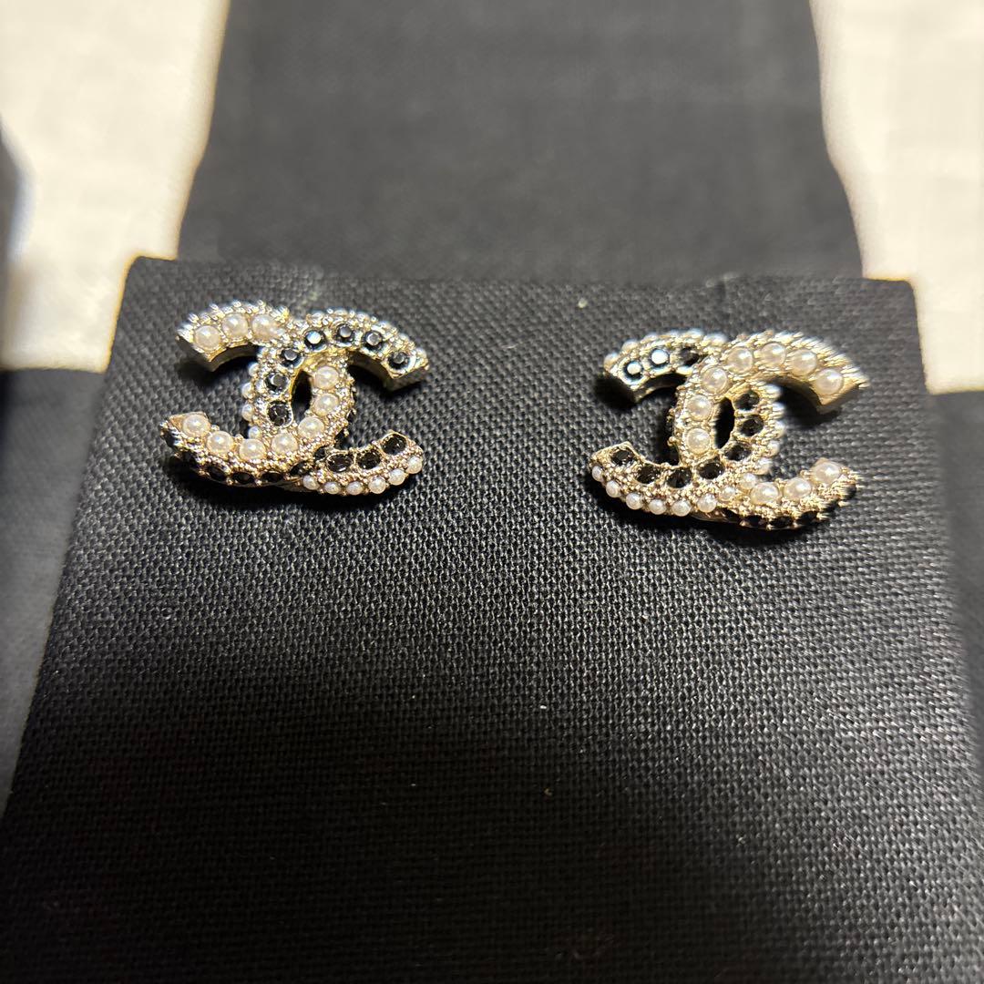 CHANELシャネル22Bココマークラインストーンパールピアス