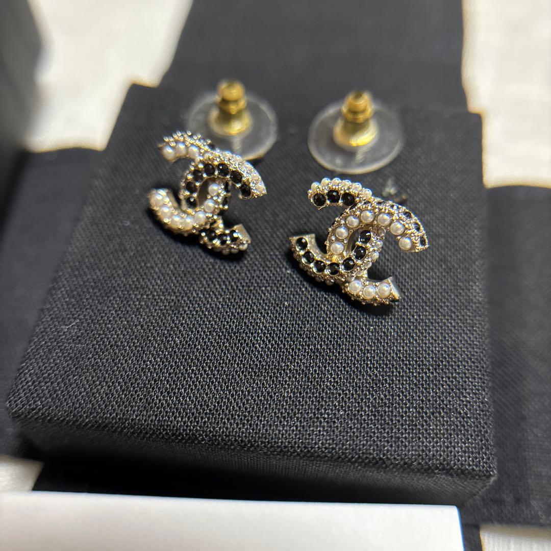 CHANELシャネル22Bココマークラインストーンパールピアス