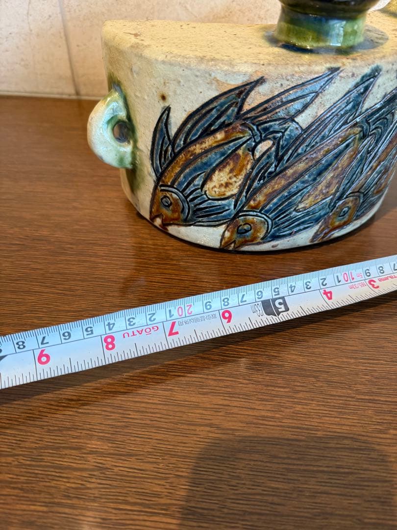 7/7まで出品　人間国宝　金城次郎　魚模様の陶器容器