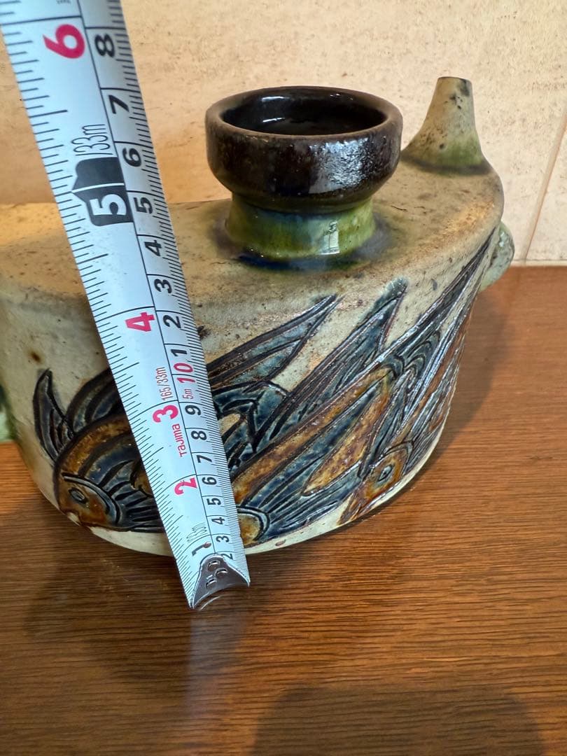 7/7まで出品　人間国宝　金城次郎　魚模様の陶器容器