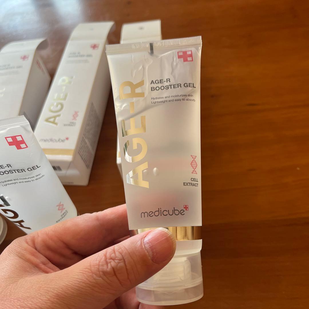 メディキューブ 美顔ローラー本体、スタンド、ジェル4本セット