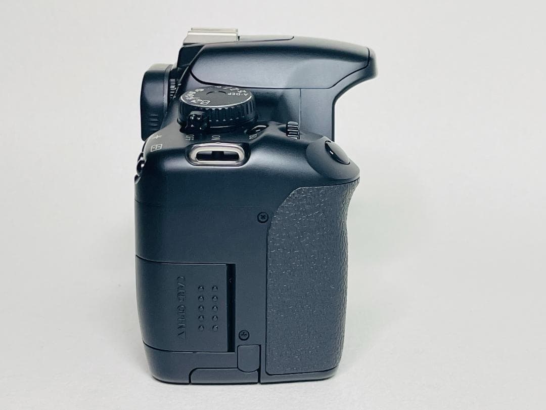 【ほぼ新品】ショット数:1811回 CANON EOS Kiss X2 キヤノン