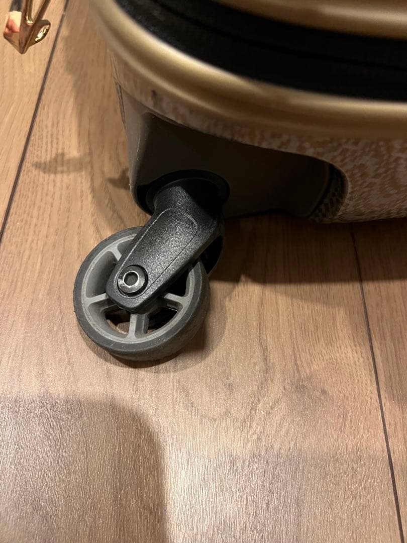 Samsonite 革新的なス一ツケ一ス発売10周年を記念した、スペシャルな限定