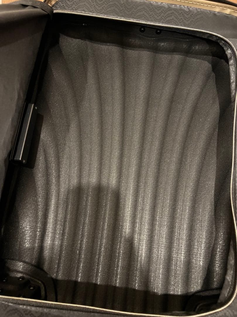 Samsonite 革新的なス一ツケ一ス発売10周年を記念した、スペシャルな限定