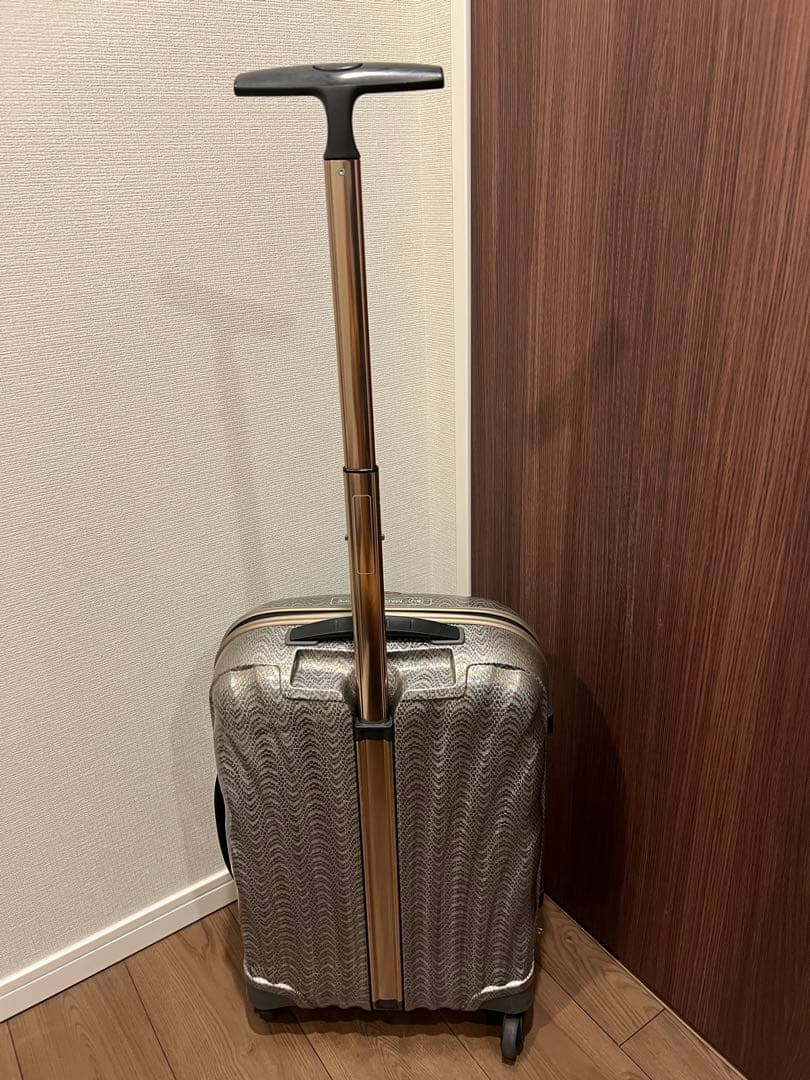 Samsonite 革新的なス一ツケ一ス発売10周年を記念した、スペシャルな限定