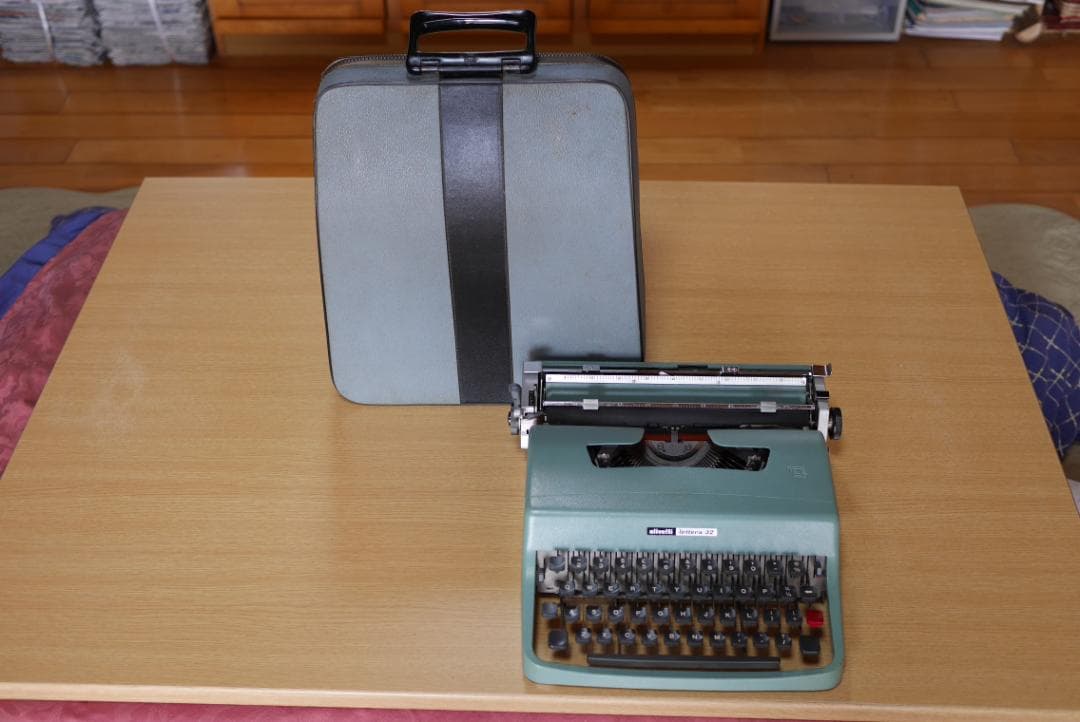（イタリア）オリベッティ タイプライター lettera32