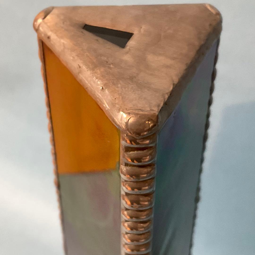 装飾的な紫と緑のガラスアート　万華鏡