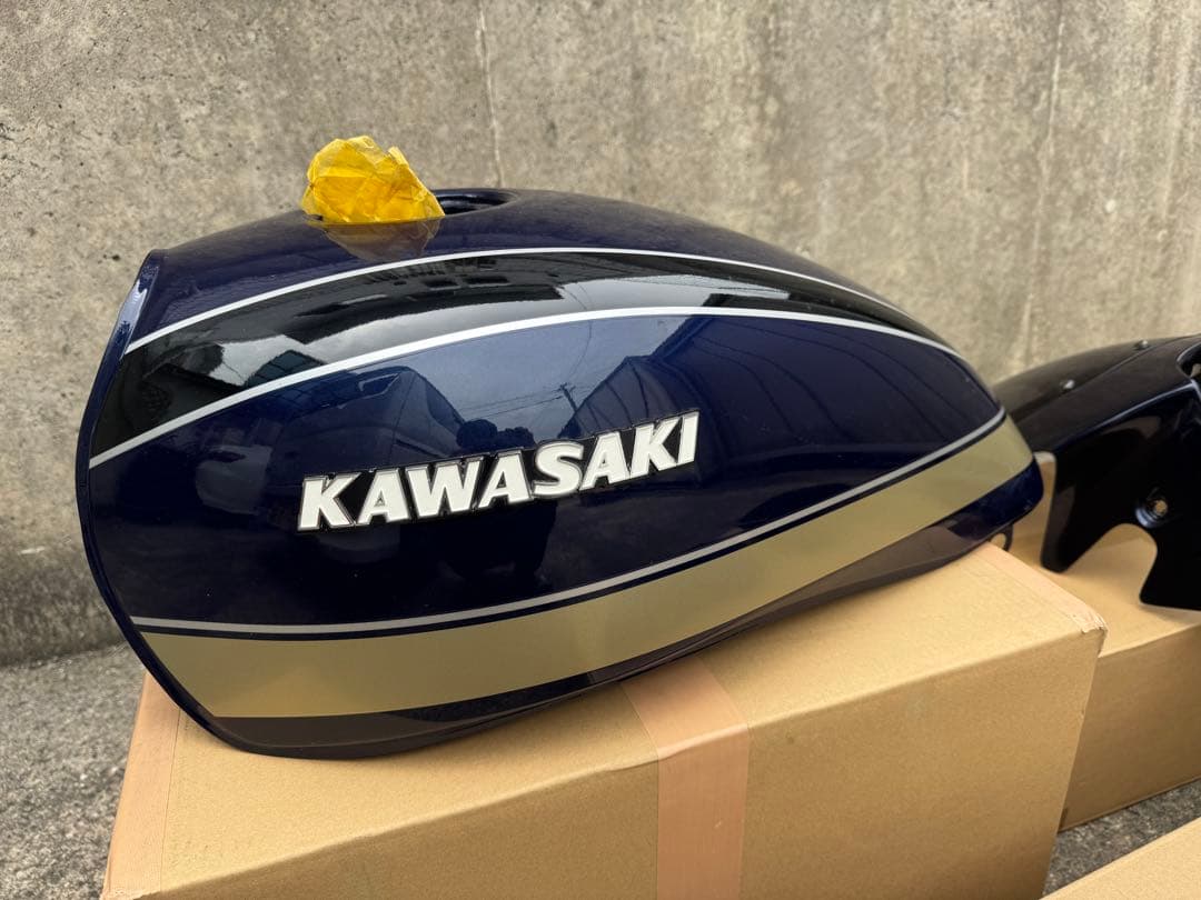 ゼファー750 ガソリンタンク、ビキニ、サイドカバーなどなど