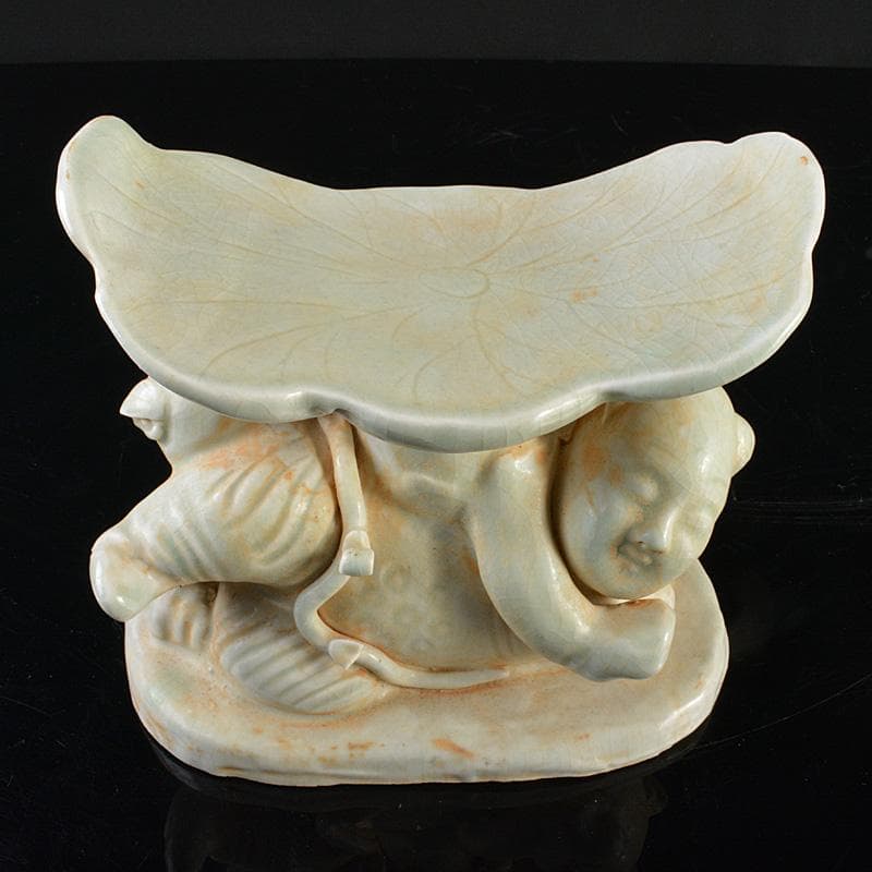 中国　粉青釉　蓮に唐子　枕　置物　V　R6278