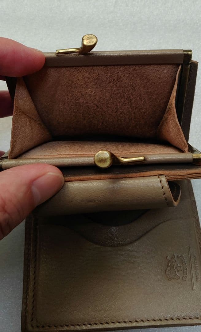 rima様　美品　IL BISONTE　二つ折り財布　ベージュ　がま口　ミニ財布